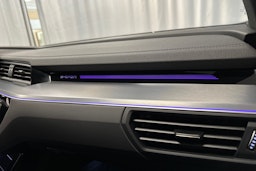 harmaa Audi Q8 e-tron 2024 kuva 39.