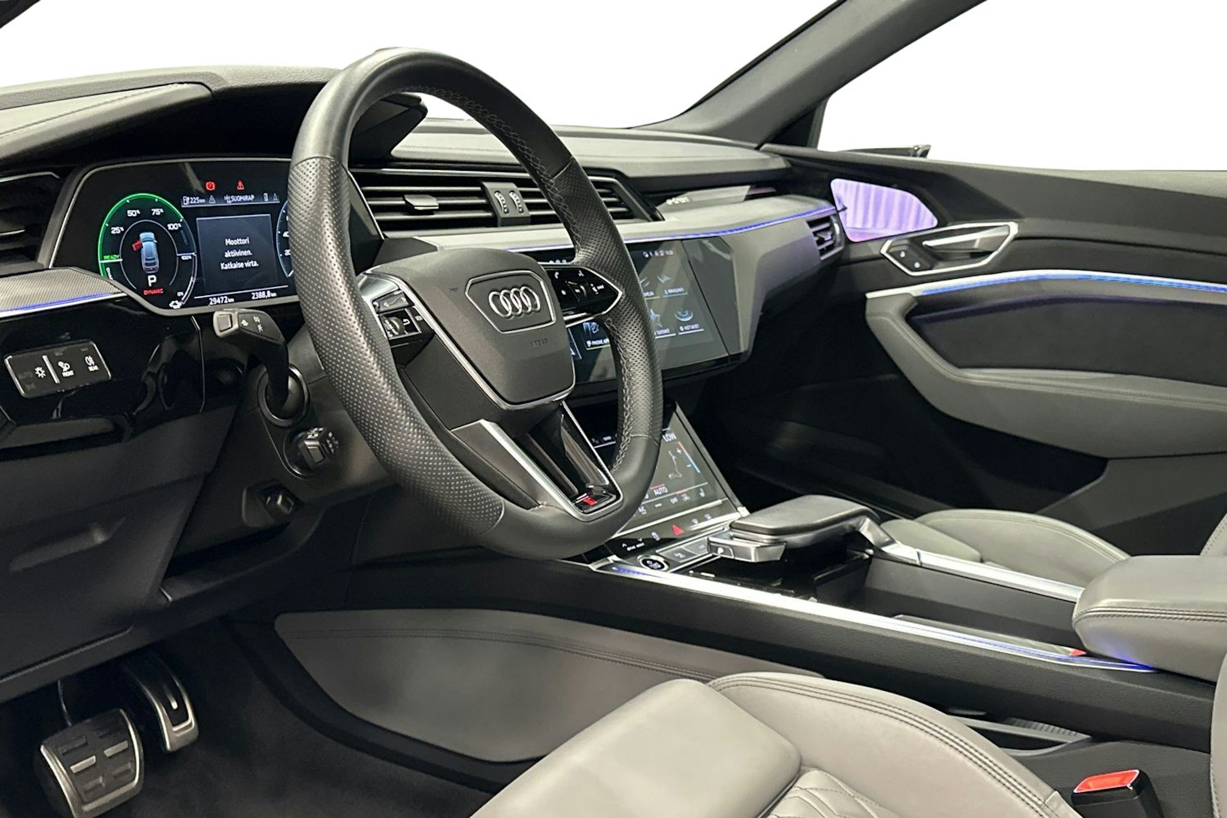 harmaa Audi Q8 e-tron 2024 kuva 7.