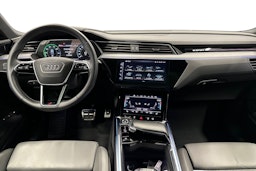 harmaa Audi Q8 e-tron 2024 kuva 9.