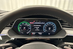 harmaa Audi Q8 e-tron 2024 kuva 17.