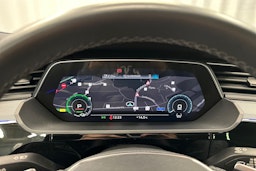 harmaa Audi Q8 e-tron 2024 kuva 18.