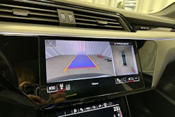 harmaa Audi Q8 e-tron 2024 kuva 20.