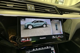 harmaa Audi Q8 e-tron 2024 kuva 21.