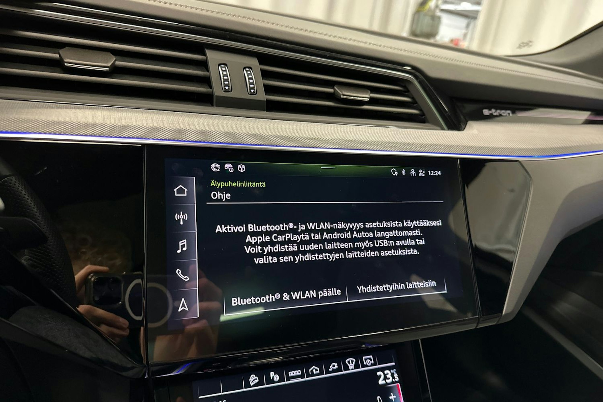harmaa Audi Q8 e-tron 2024 kuva 22.