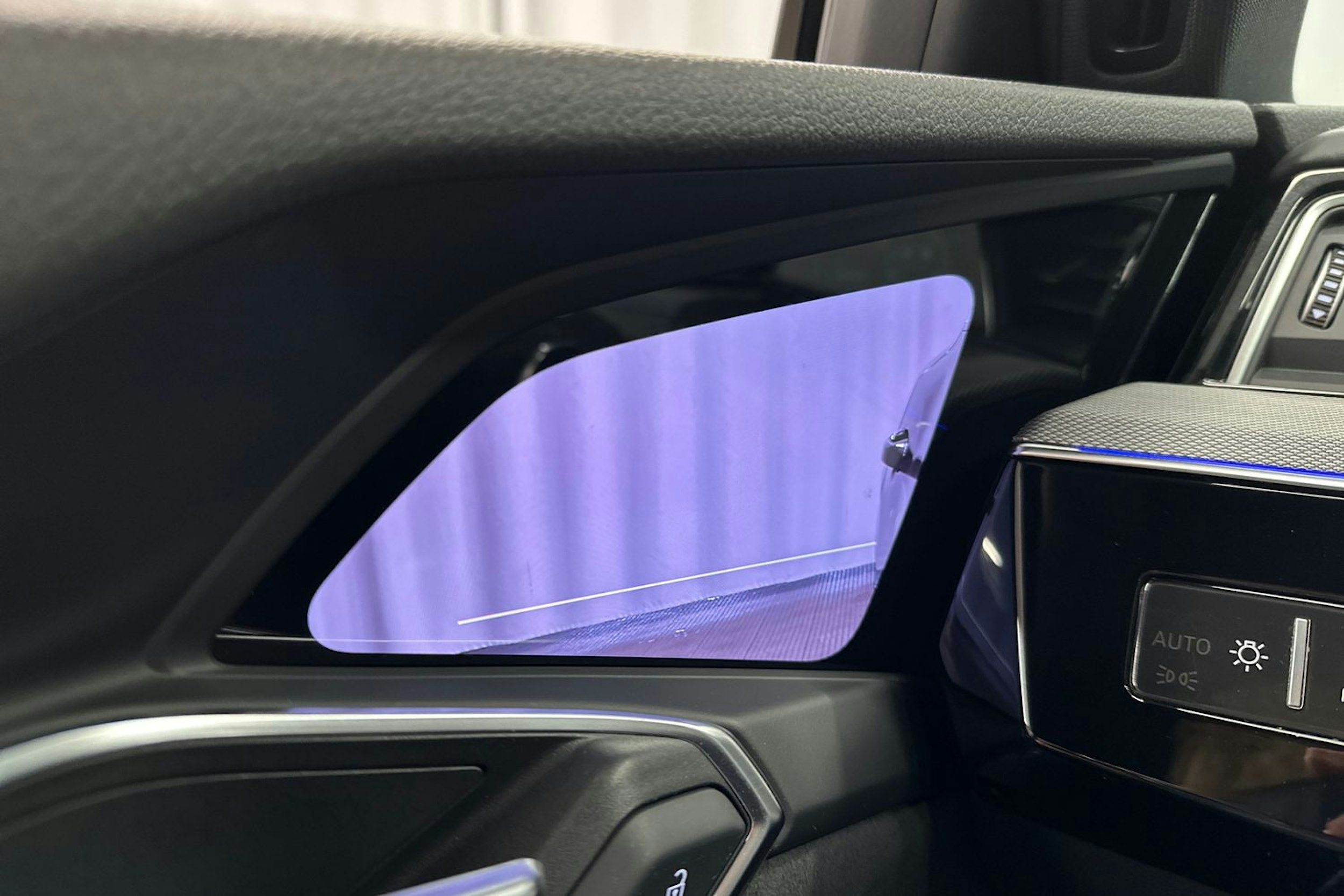 harmaa Audi Q8 e-tron 2024 kuva 31.