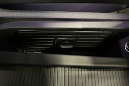harmaa Audi Q8 e-tron 2024 kuva 32.