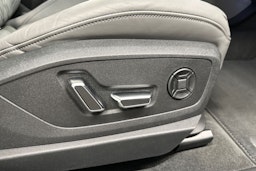 harmaa Audi Q8 e-tron 2024 kuva 36.
