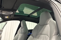 harmaa Audi Q8 e-tron 2024 kuva 37.