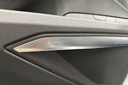 harmaa Audi Q8 e-tron 2024 kuva 38.