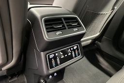harmaa Audi Q8 e-tron 2024 kuva 39.