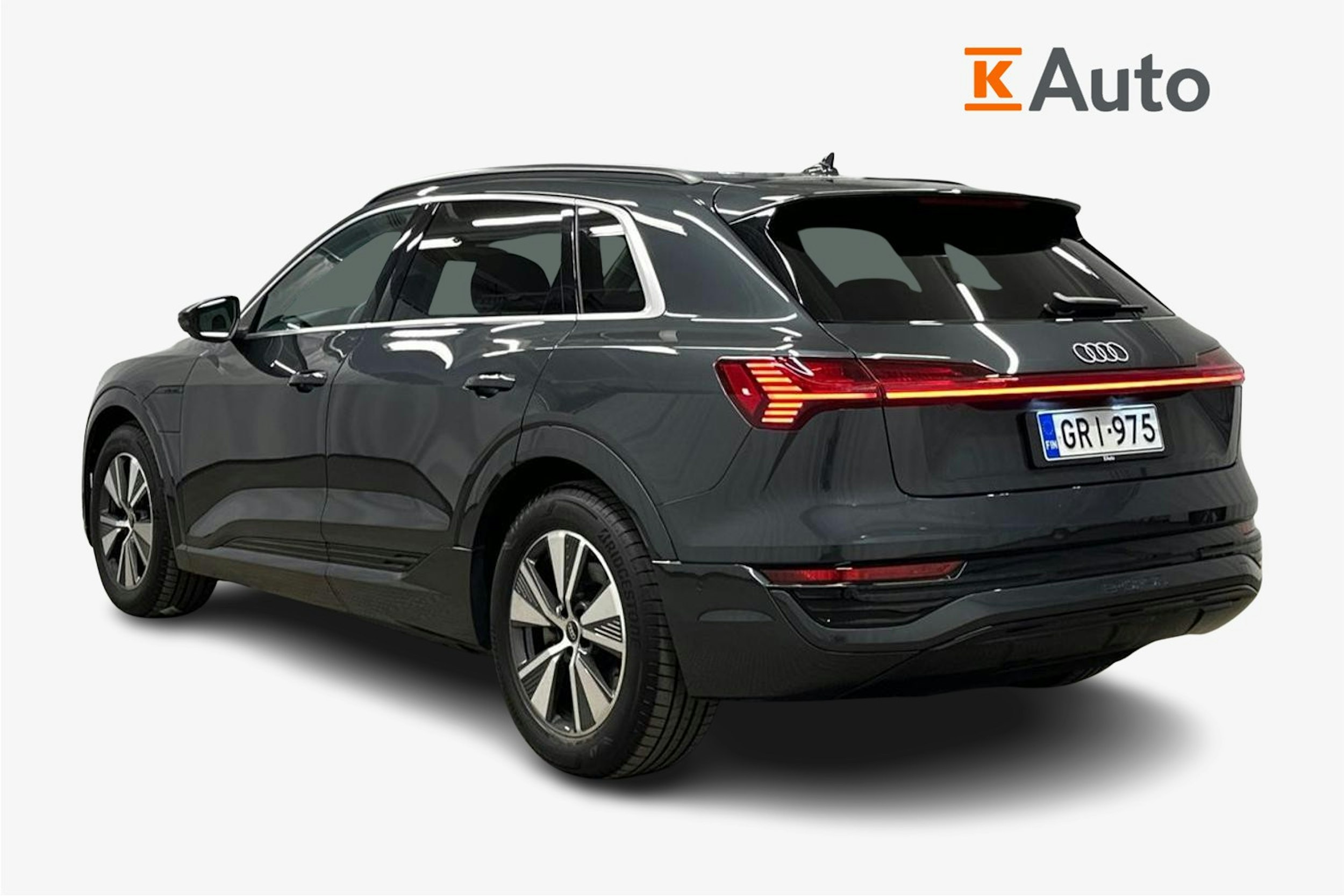 harmaa Audi Q8 e-tron 2024 kuva 2.