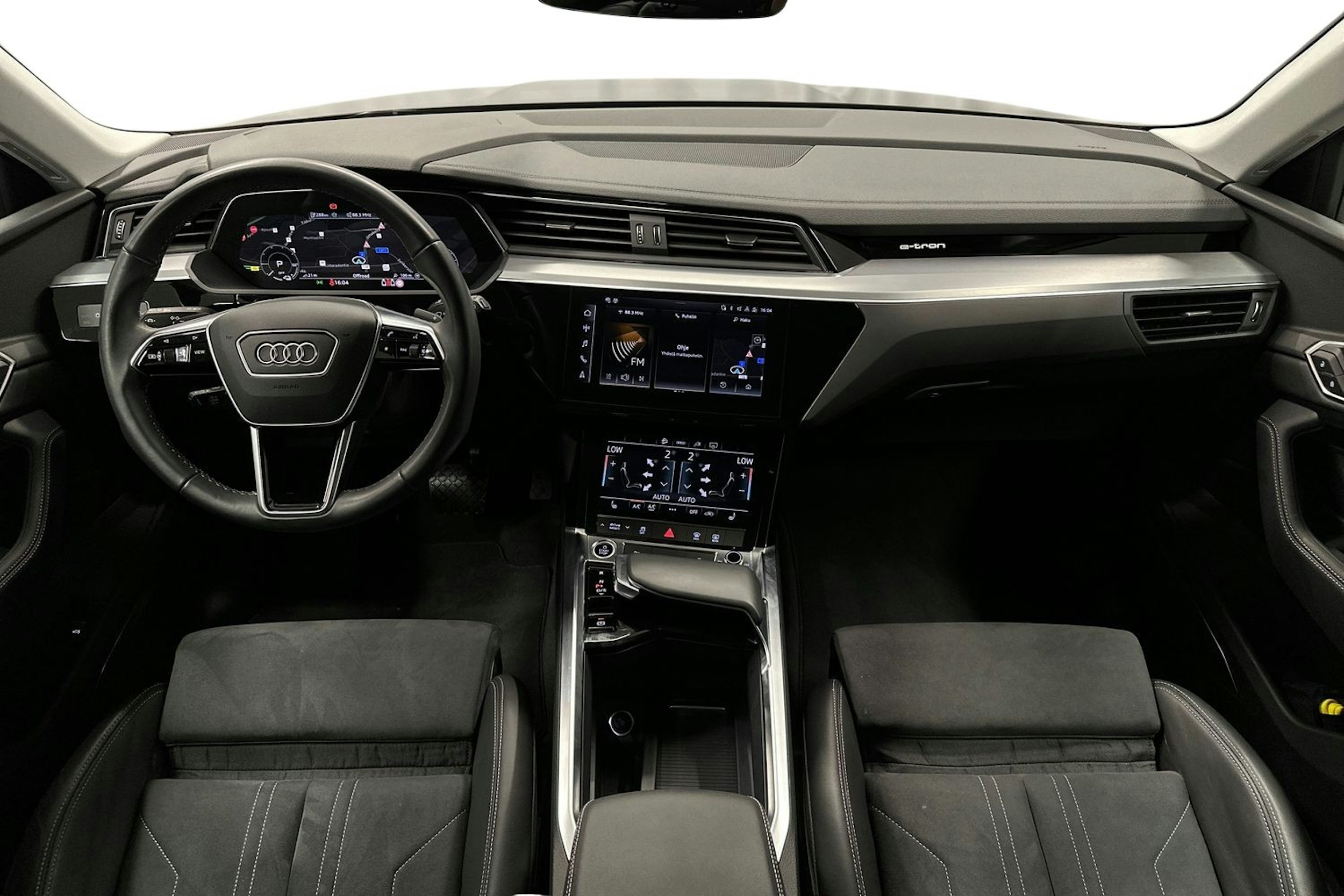 harmaa Audi Q8 e-tron 2024 kuva 9.