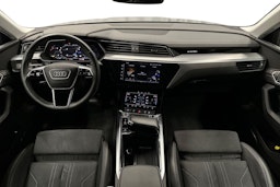 harmaa Audi Q8 e-tron 2024 kuva 9.