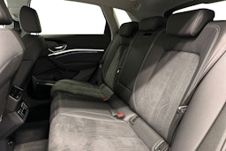 harmaa Audi Q8 e-tron 2024 kuva 10.