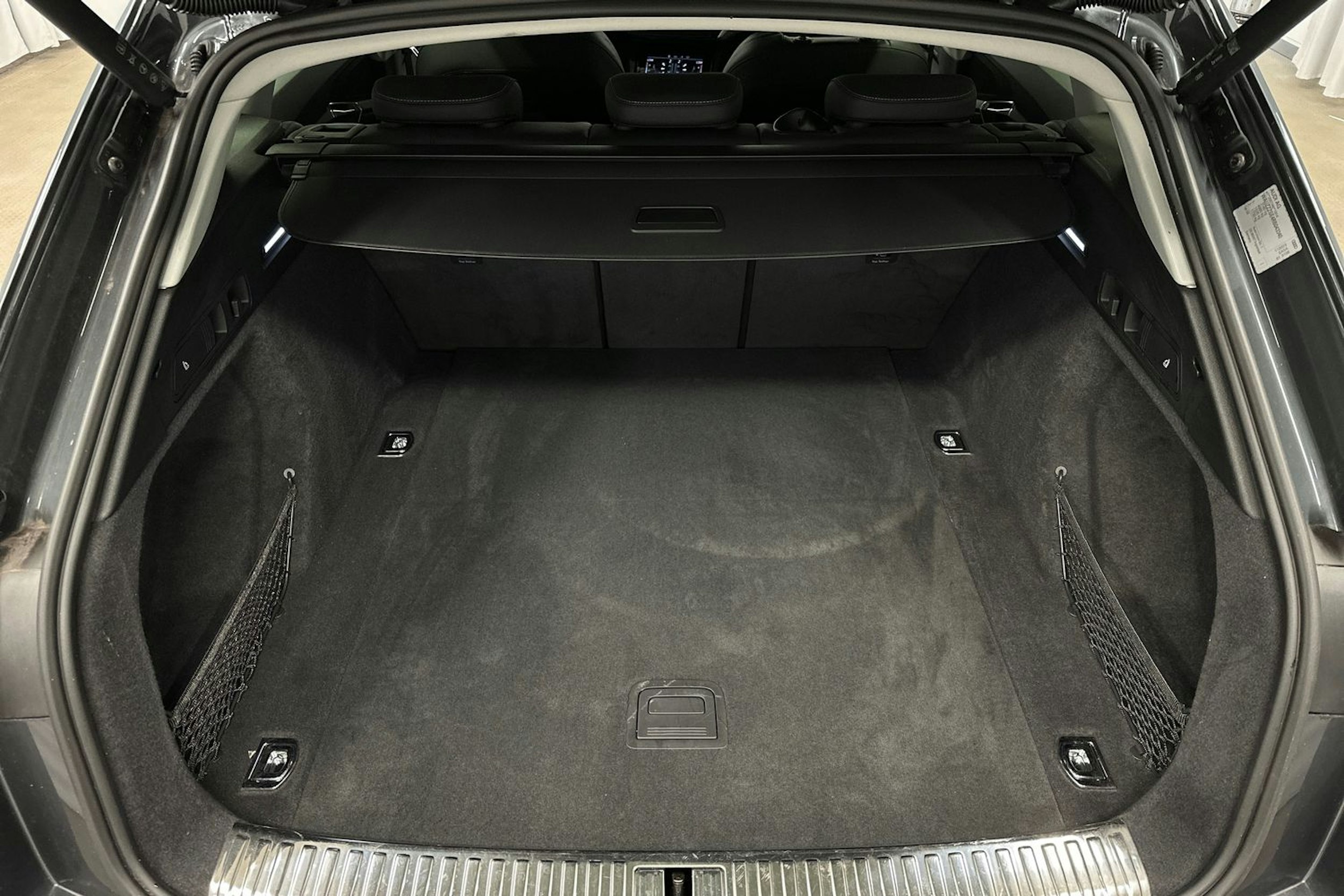 harmaa Audi Q8 e-tron 2024 kuva 14.
