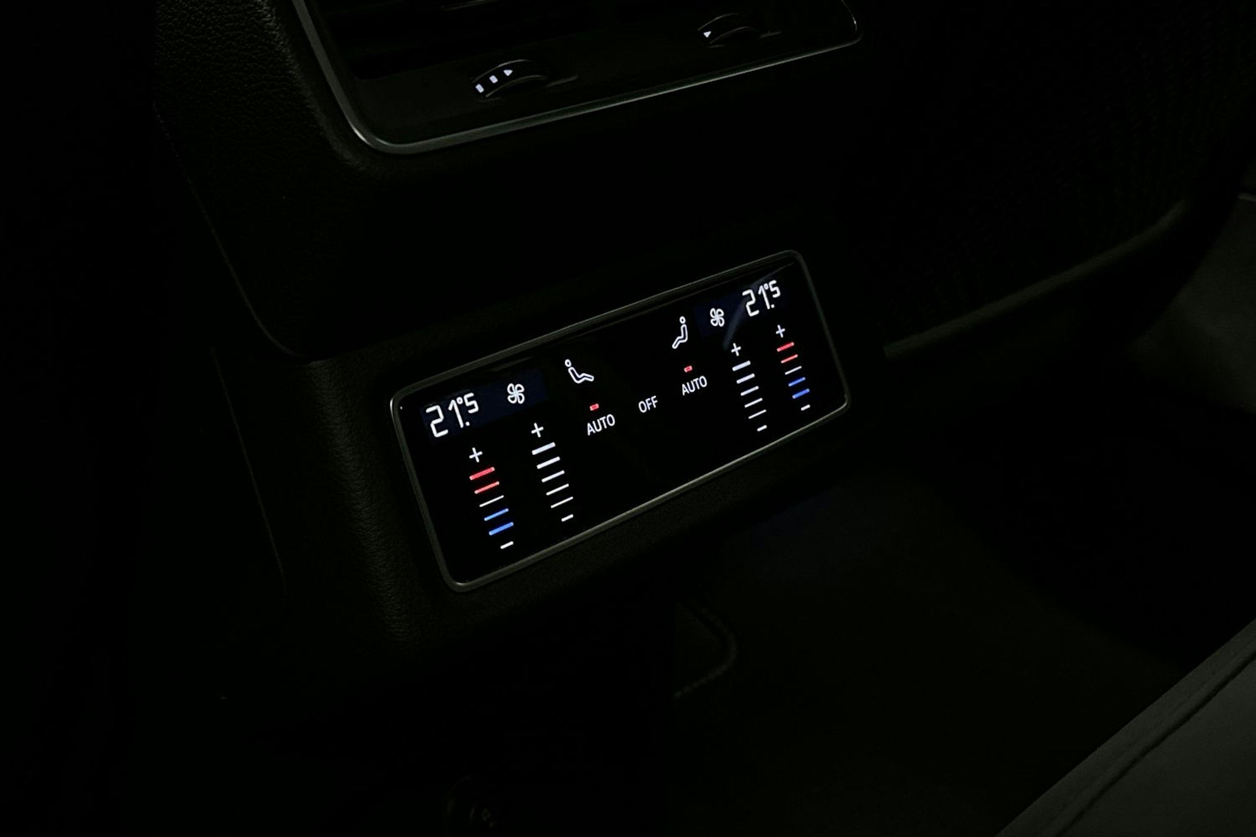 harmaa Audi Q8 e-tron 2024 kuva 16.