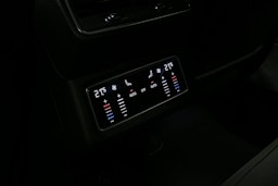 harmaa Audi Q8 e-tron 2024 kuva 16.
