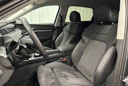 harmaa Audi Q8 e-tron 2024 kuva 18.
