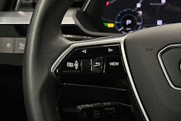 harmaa Audi Q8 e-tron 2024 kuva 19.