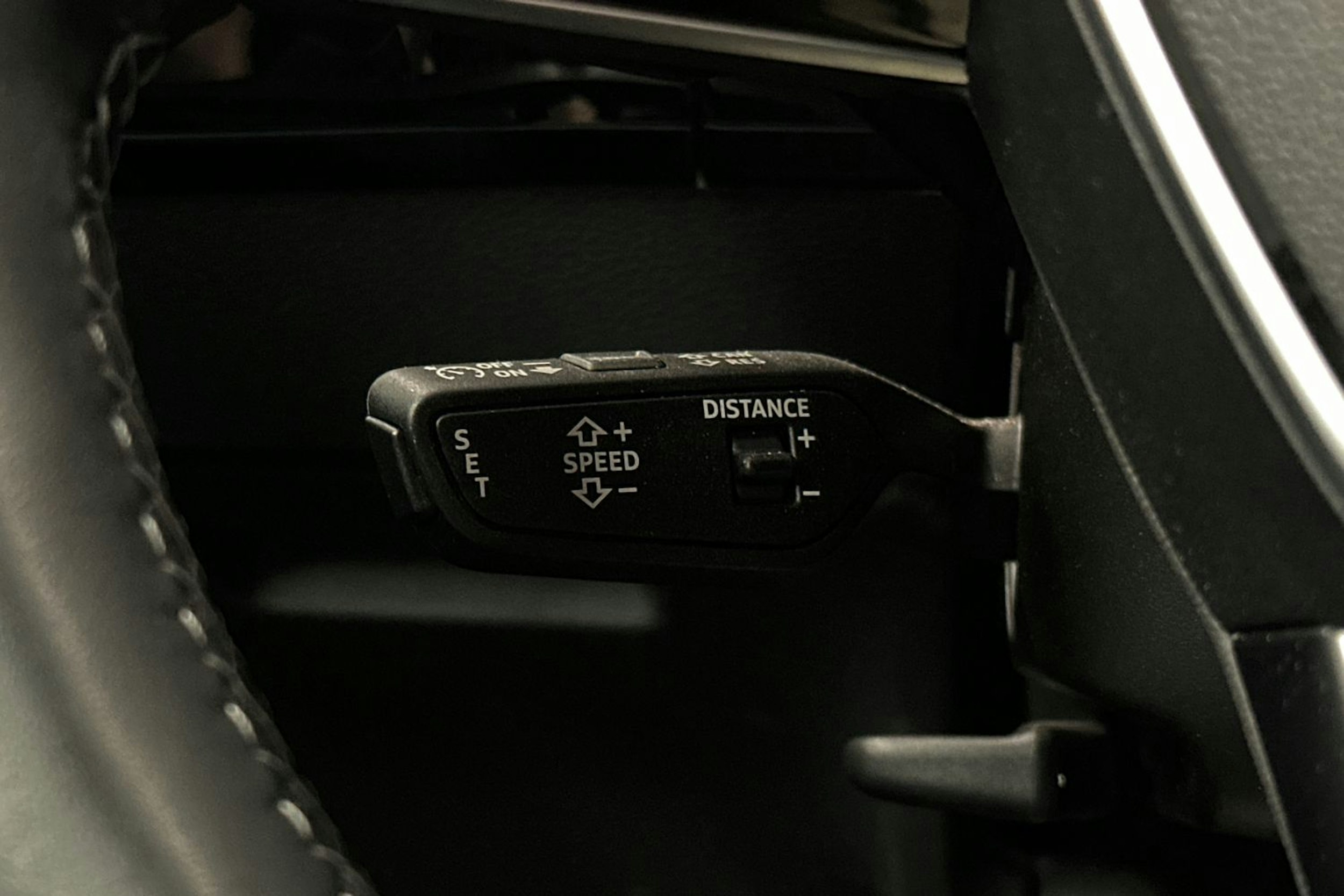 harmaa Audi Q8 e-tron 2024 kuva 21.