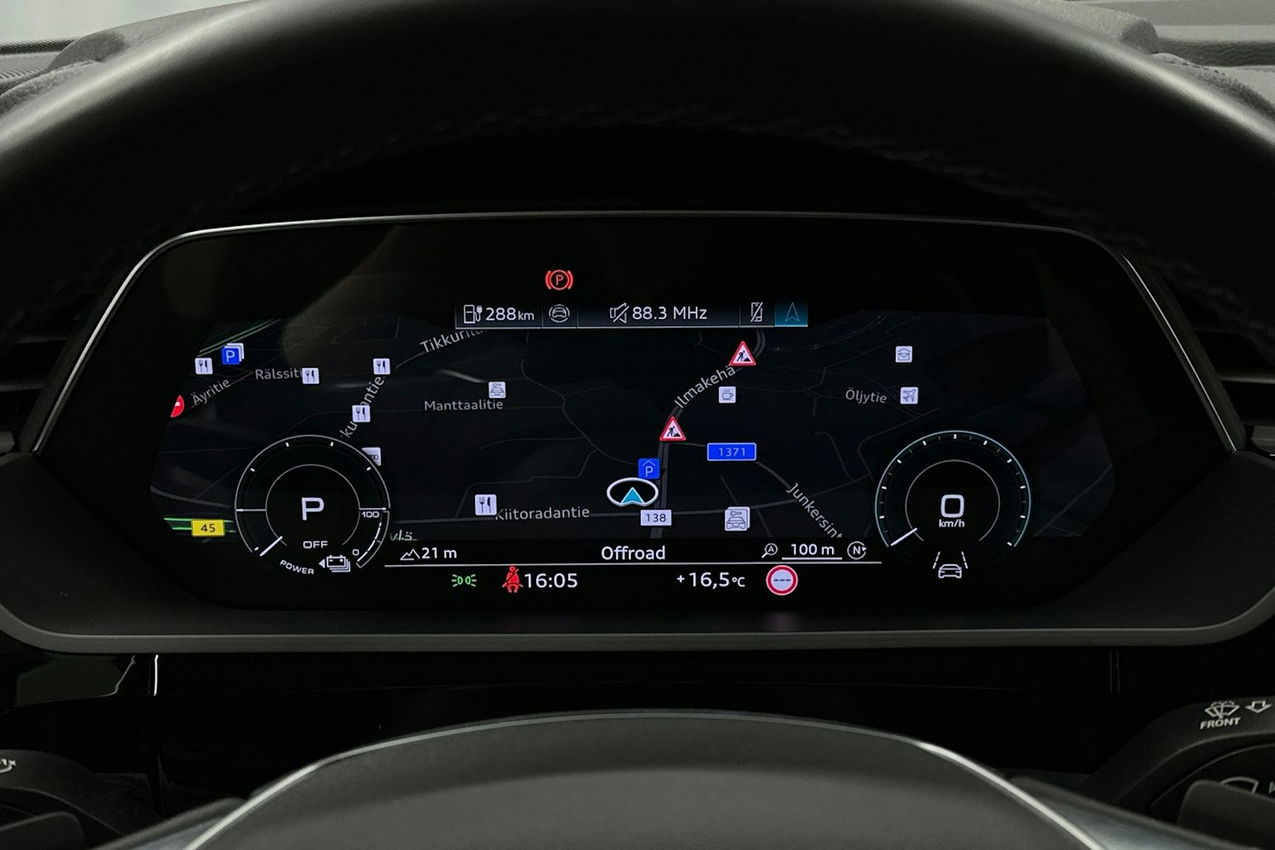 harmaa Audi Q8 e-tron 2024 kuva 22.