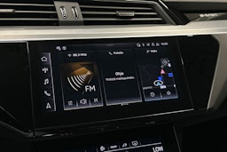 harmaa Audi Q8 e-tron 2024 kuva 23.