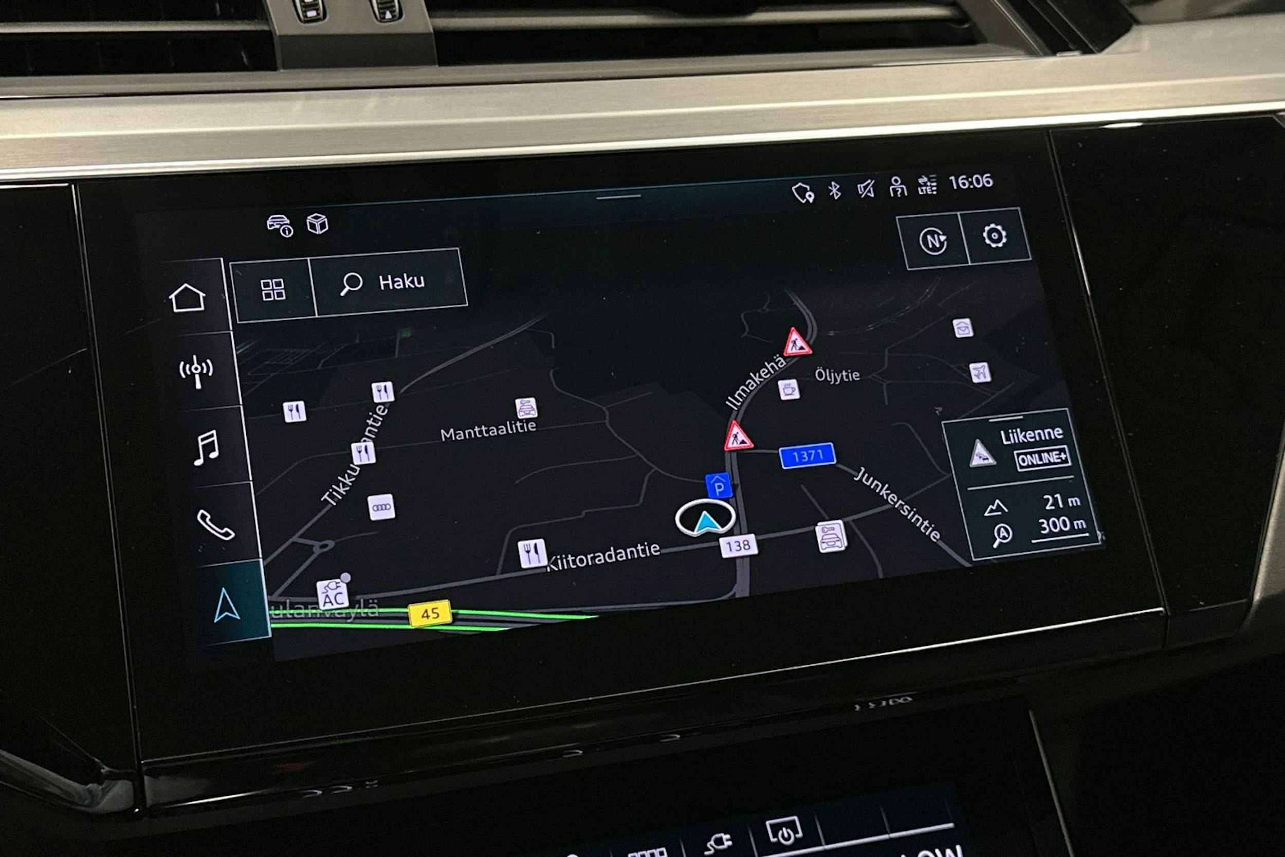 harmaa Audi Q8 e-tron 2024 kuva 24.