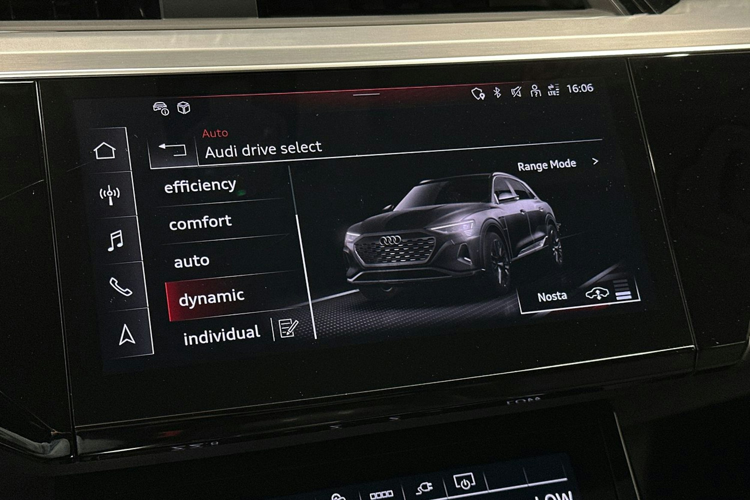harmaa Audi Q8 e-tron 2024 kuva 25.