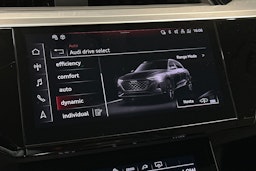 harmaa Audi Q8 e-tron 2024 kuva 25.