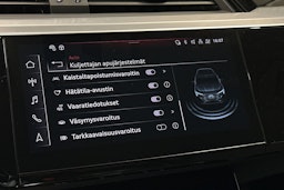 harmaa Audi Q8 e-tron 2024 kuva 28.