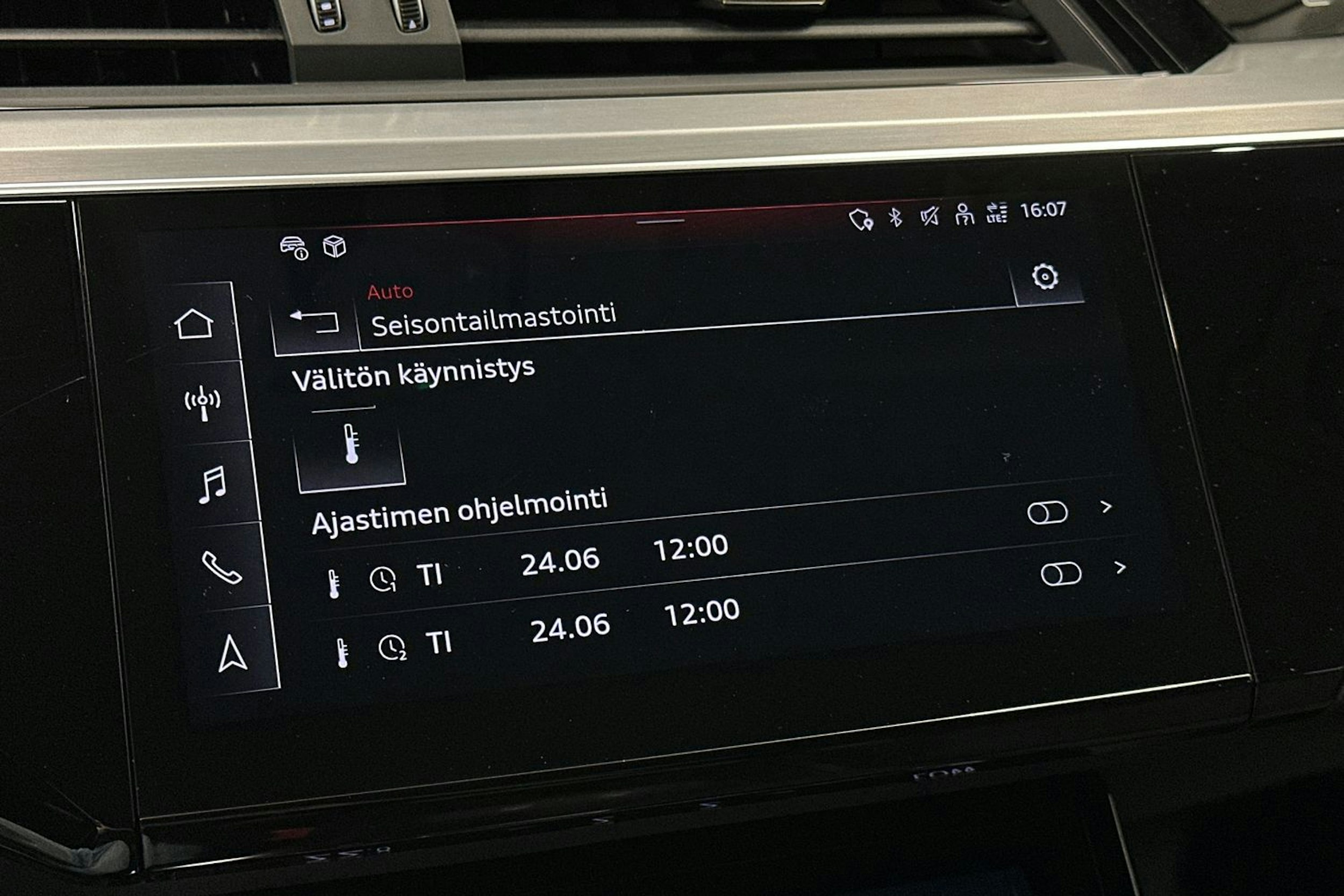 harmaa Audi Q8 e-tron 2024 kuva 29.