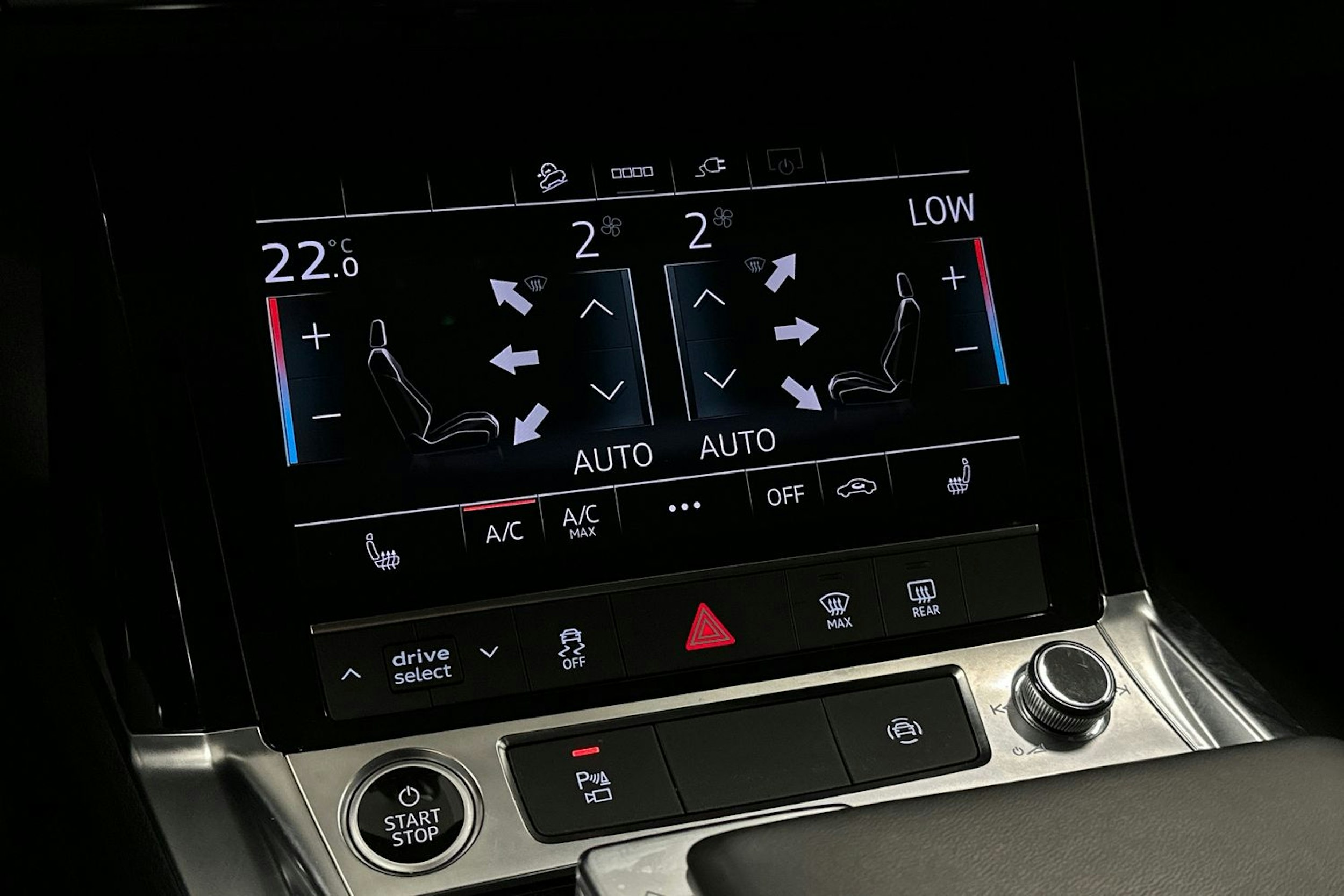 harmaa Audi Q8 e-tron 2024 kuva 31.