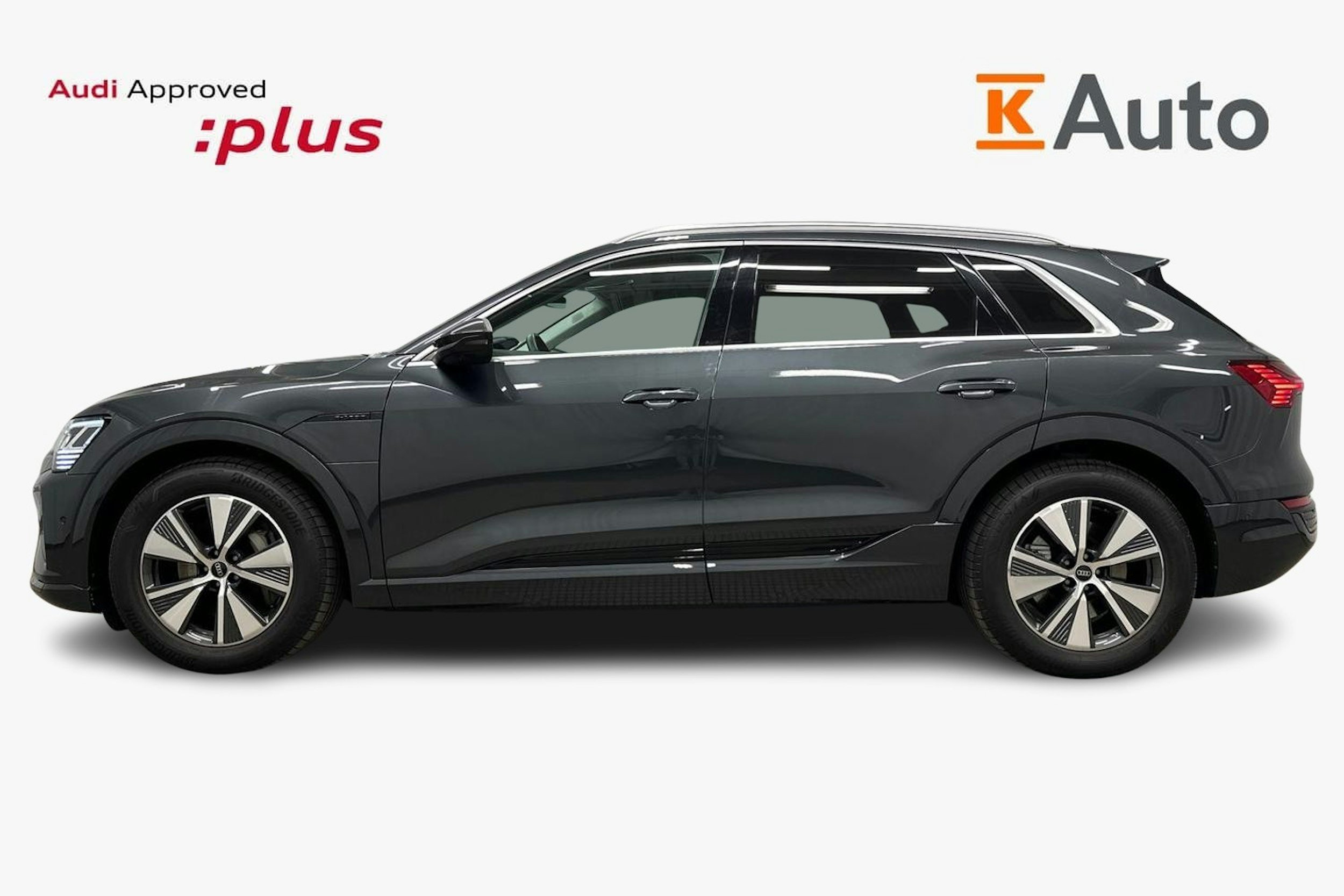 harmaa Audi Q8 e-tron 2024 kuva 6.