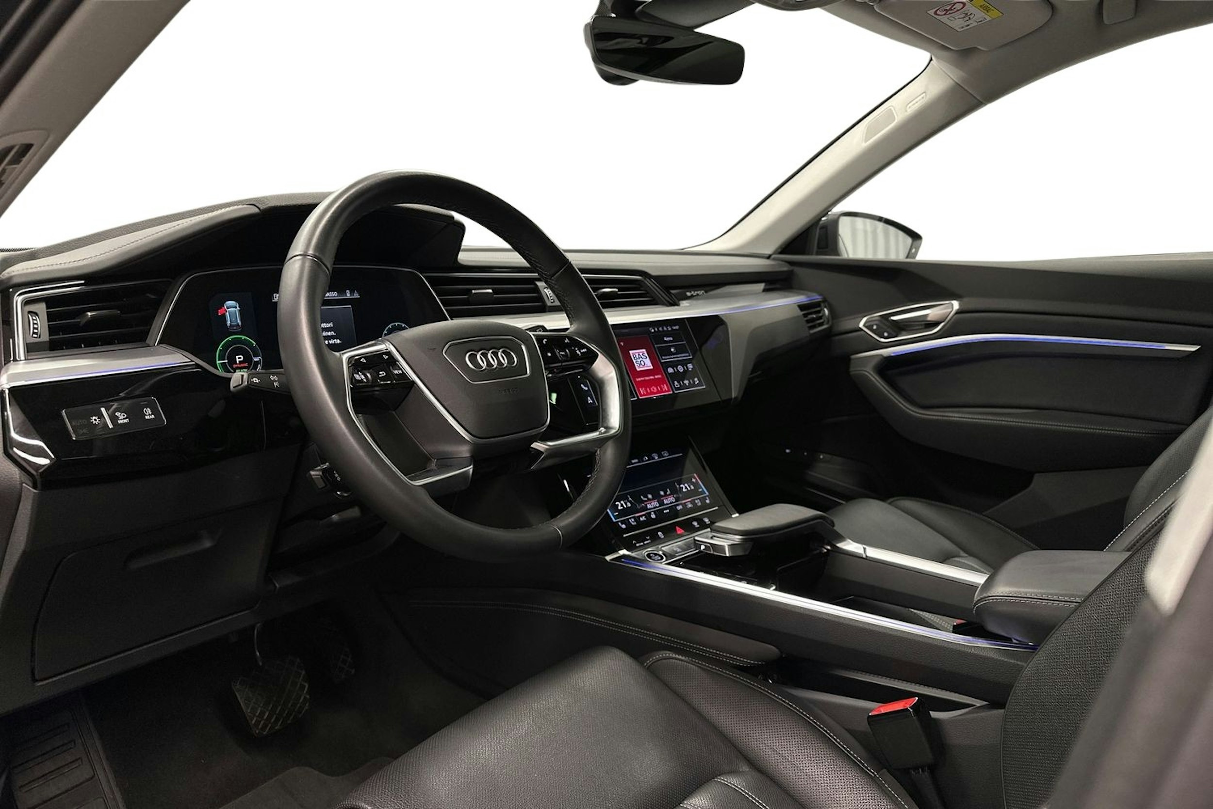 harmaa Audi Q8 e-tron 2024 kuva 7.