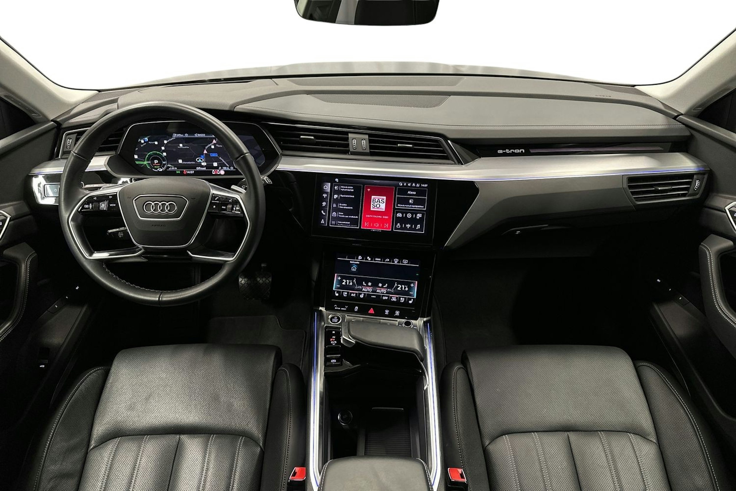 harmaa Audi Q8 e-tron 2024 kuva 9.