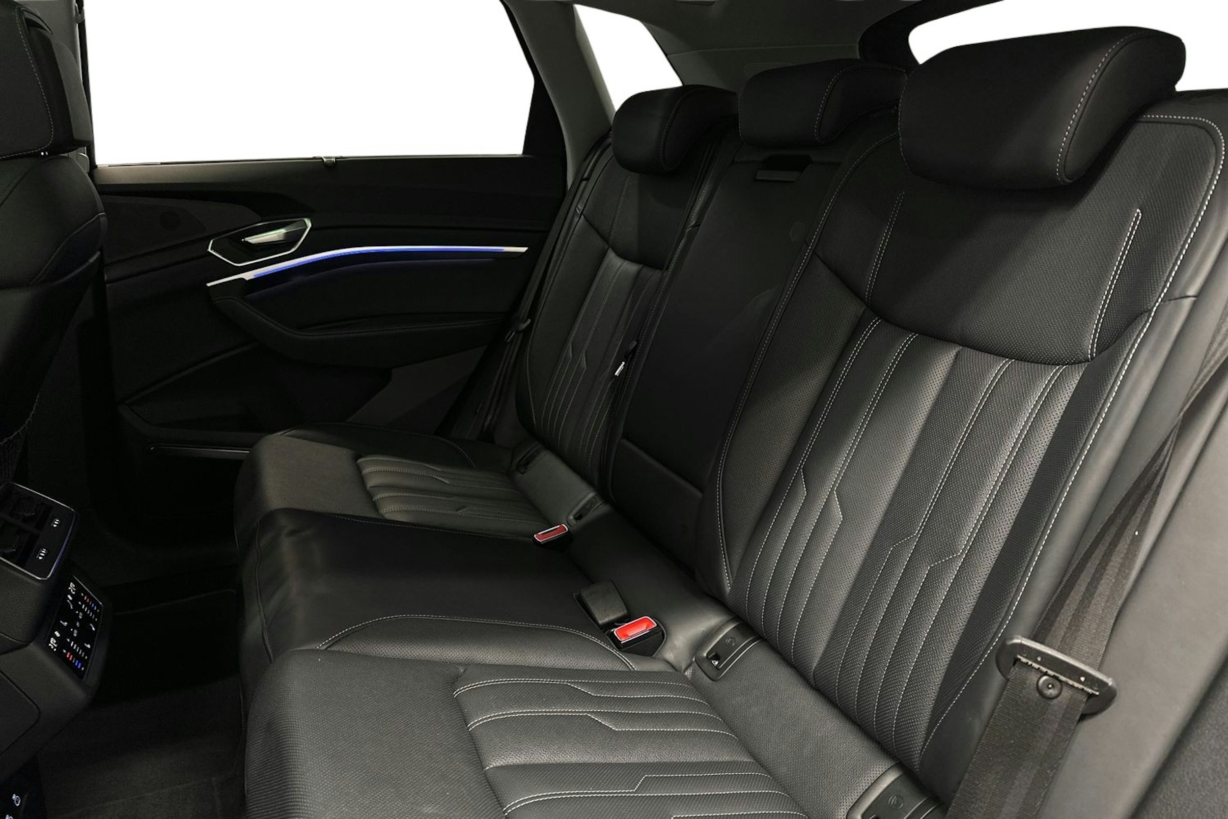 harmaa Audi Q8 e-tron 2024 kuva 10.