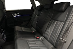 harmaa Audi Q8 e-tron 2024 kuva 10.