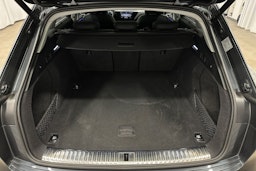 harmaa Audi Q8 e-tron 2024 kuva 13.