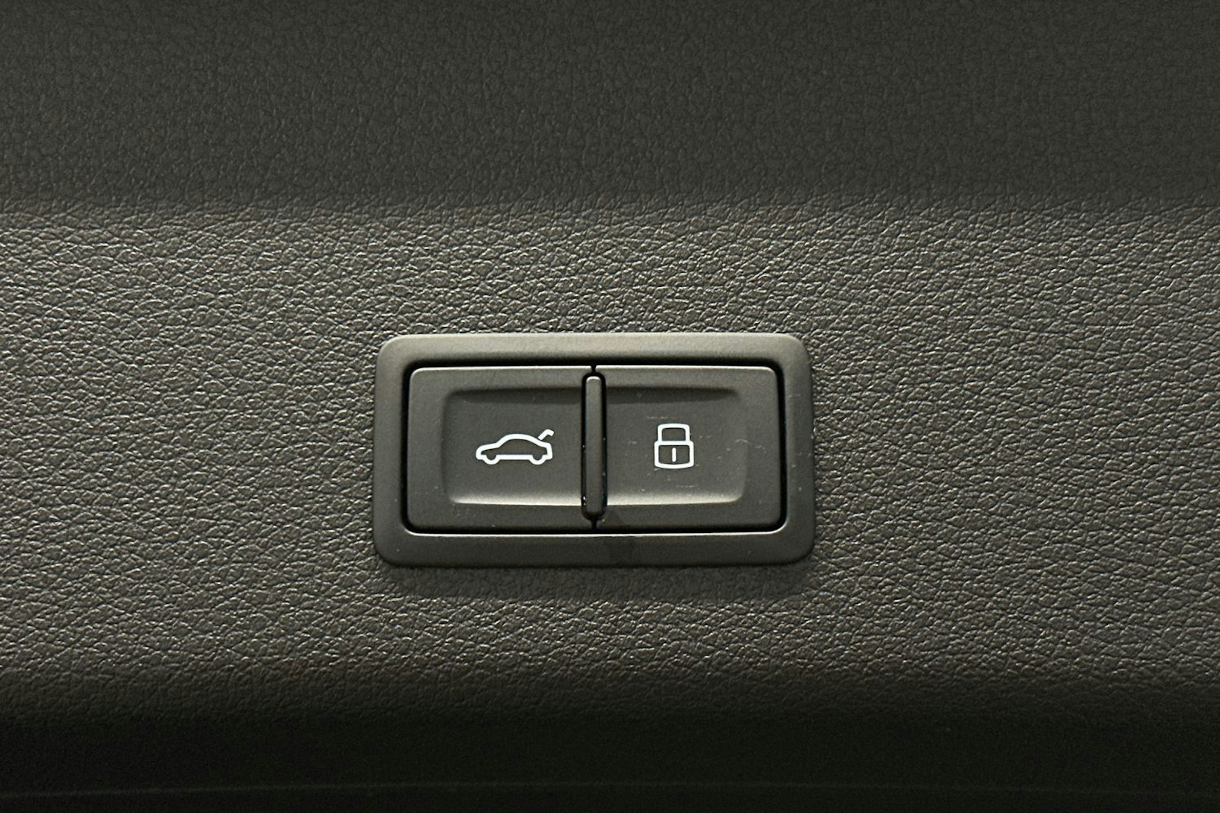 harmaa Audi Q8 e-tron 2024 kuva 14.