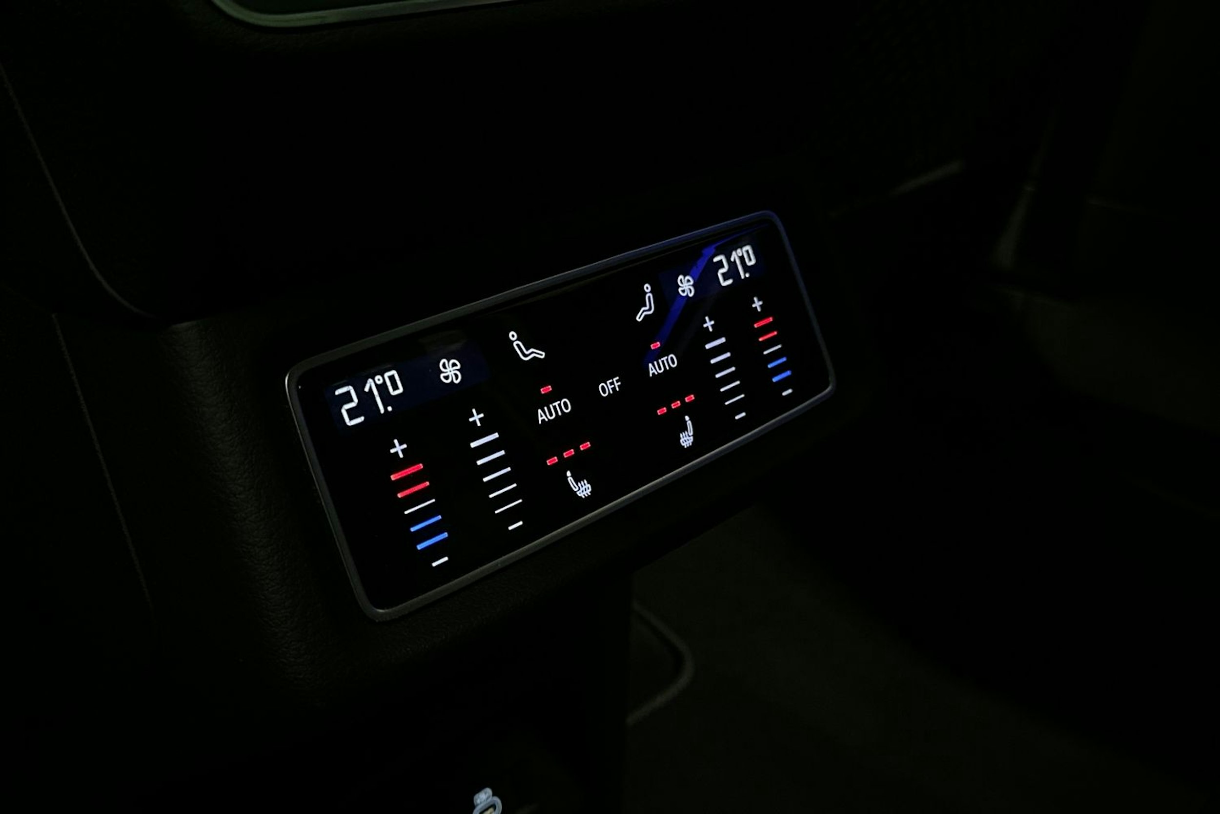 harmaa Audi Q8 e-tron 2024 kuva 15.