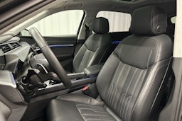 harmaa Audi Q8 e-tron 2024 kuva 17.