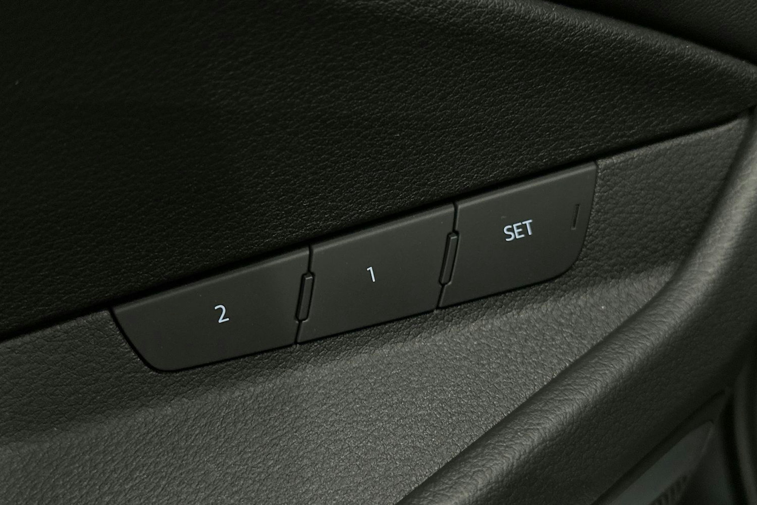 harmaa Audi Q8 e-tron 2024 kuva 20.
