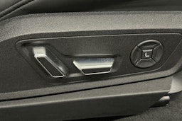 harmaa Audi Q8 e-tron 2024 kuva 21.