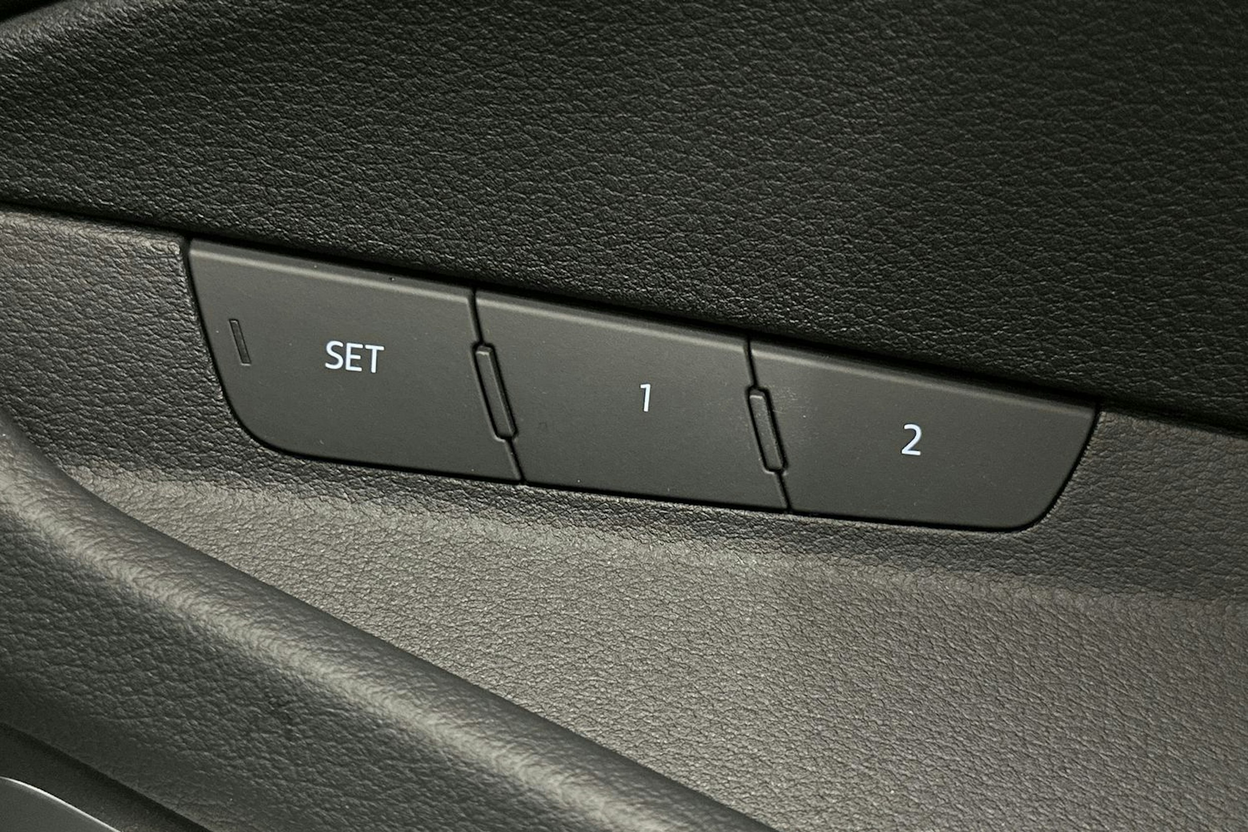 harmaa Audi Q8 e-tron 2024 kuva 22.