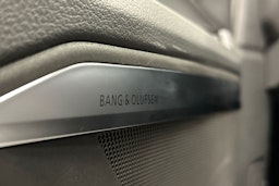 harmaa Audi Q8 e-tron 2024 kuva 23.