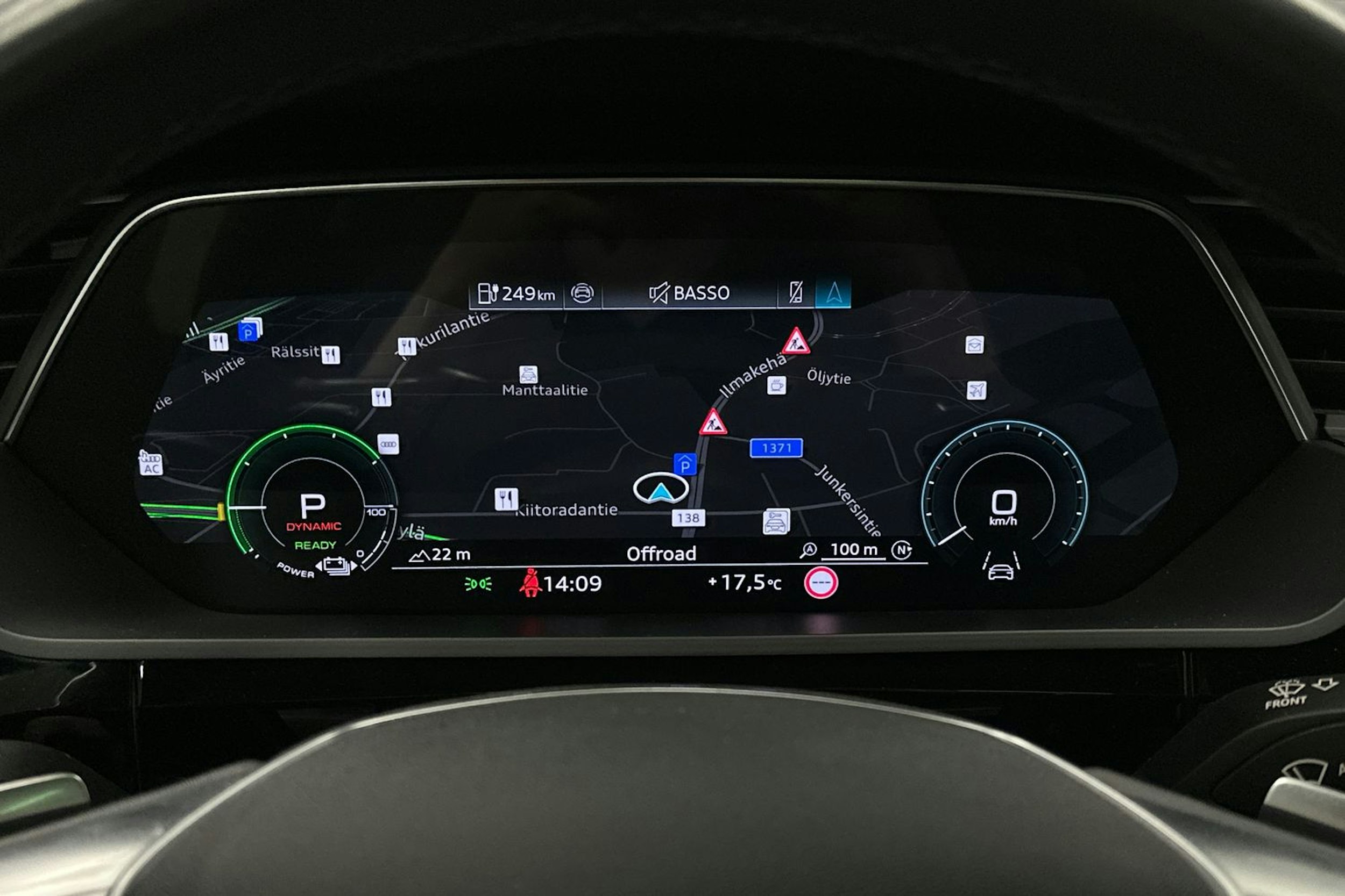 harmaa Audi Q8 e-tron 2024 kuva 24.