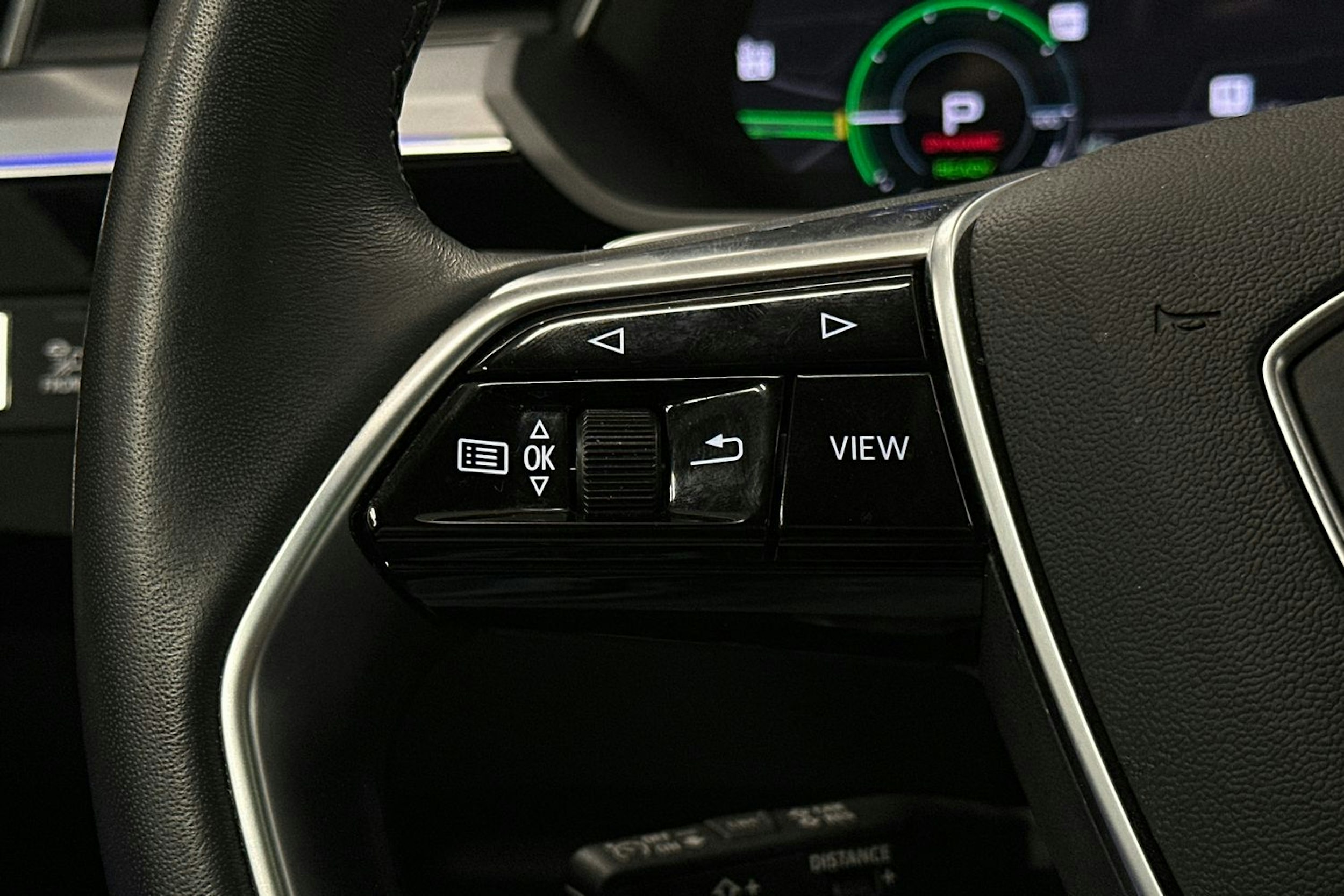 harmaa Audi Q8 e-tron 2024 kuva 27.