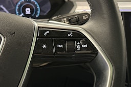 harmaa Audi Q8 e-tron 2024 kuva 28.
