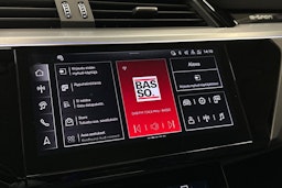 harmaa Audi Q8 e-tron 2024 kuva 30.