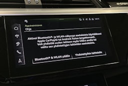 harmaa Audi Q8 e-tron 2024 kuva 32.